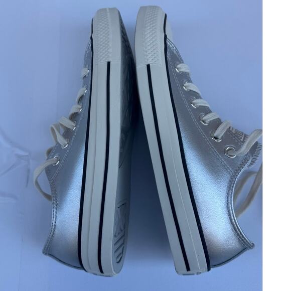 Converse Women's Silver Metallic Chuck Taylor All Star Low Leather Size 7 - Picture 3 of 13